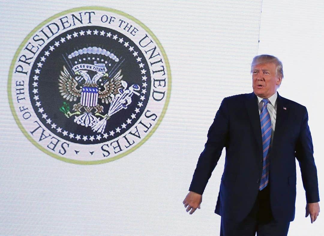 NBC Newsさんのインスタグラム写真 - (NBC NewsInstagram)「President Trump gave a speech in front of a hoax presidential seal featuring a two-headed eagle clutching golf clubs on Tuesday. Read more about the altered seal at the link in our bio. . 📷 Jonathan Ernst / @reuters」7月26日 4時10分 - nbcnews