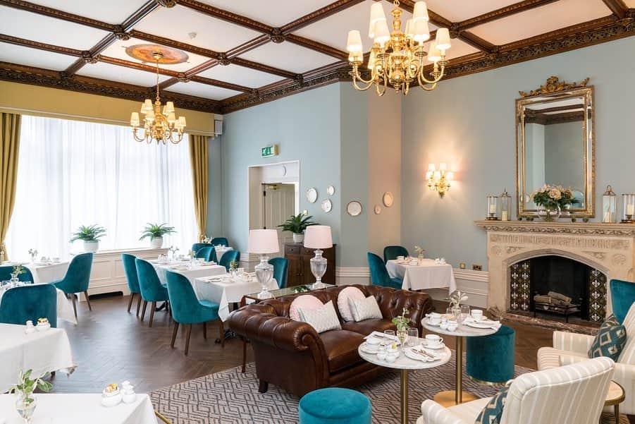 ローラアシュレイのインスタグラム：「Take a peek inside one of our newest @LauraAshleyTheTeaRoom’s at the beautiful venue of @KenwoodHallHotel, located just one mile from Sheffield city centre in 12 acres of idyllic parkland. Book your table now and experience the great British tradition of afternoon tea.」