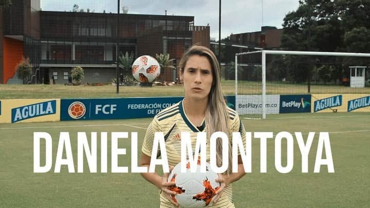 サッカー コロンビア代表チームのインスタグラム：「@danielamontoya06 el equilibrio en el mediocampo de la Selección Colombia Femenina 👊🏼👩🏼💪🏼 #CorazónDeGuerreras」