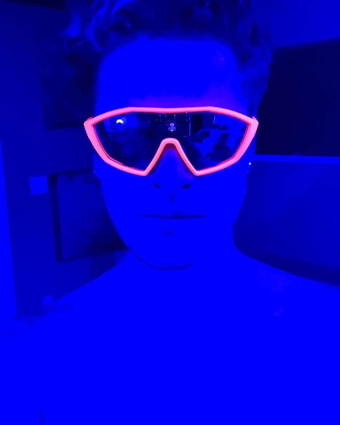 ナッシュ・オーバーストリートさんのインスタグラム写真 - (ナッシュ・オーバーストリートInstagram)「Working late... and these glasses in blue light? Kinda explains me in one photo. • • • #lighting #lights #sunglasses #prada #studio #music #fashion #tattoos #night #insomnia #alien #singer #producer #new」7月26日 4時38分 - nashoverstreet