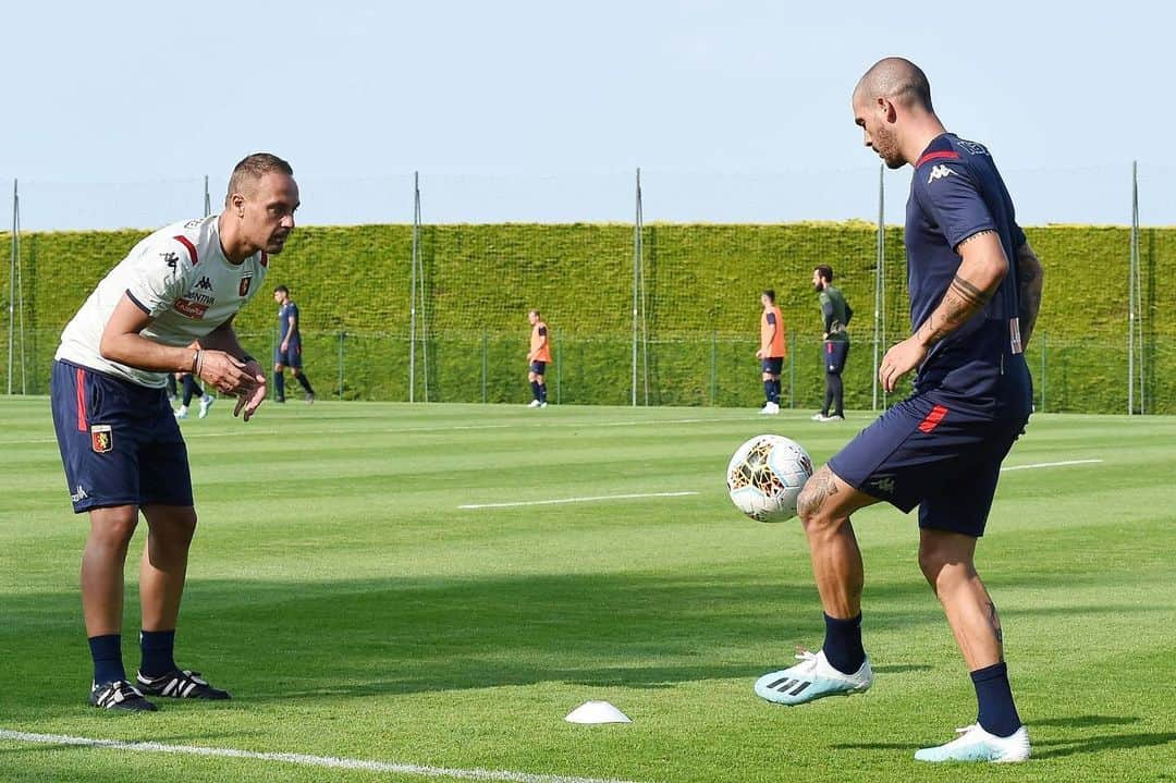 ステファノ・ストゥラーロさんのインスタグラム写真 - (ステファノ・ストゥラーロInstagram)「Primi giorni con il pallone e sensazioni positive...⚽️ #today #training @genoacfcofficial」7月26日 4時56分 - stefano.sturaro