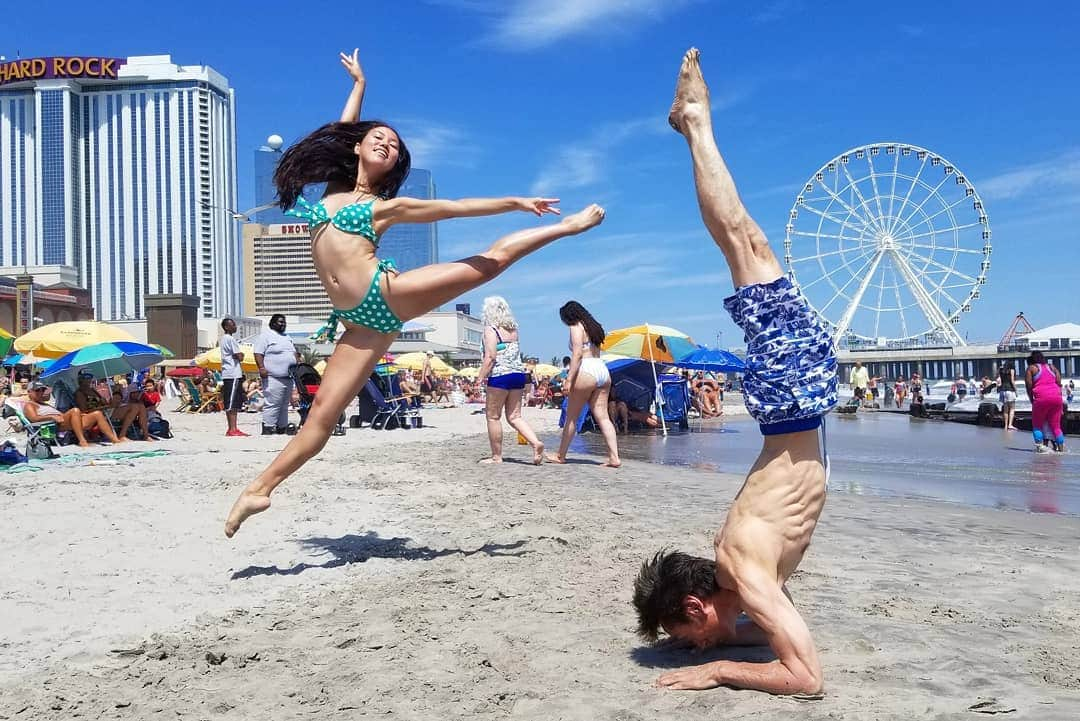 Lily Saito (齊藤莉理)さんのインスタグラム写真 - (Lily Saito (齊藤莉理)Instagram)「Atlantic City ain't got nothing on us! #SaitoFam #FitFam #ThemObliquesThough #62YearsOld #KillinTheGame 😎🤣💪🏼」7月26日 4時56分 - lilysaito_