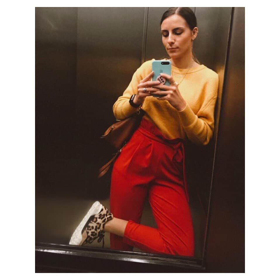 Schutzのインスタグラム：「SCHUTZ-SELFIE: @isabelleacolla connected 🐯🖤 #schutzconnect #schutzresort」