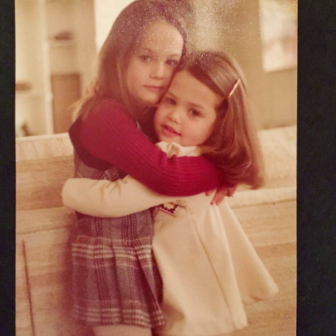 レイチェル・ゾーさんのインスタグラム写真 - (レイチェル・ゾーInstagram)「#TBT to hugging my forever #bestfriend and #sister @pamelaeverose 💕🥰 xoRZ」7月26日 5時02分 - rachelzoe