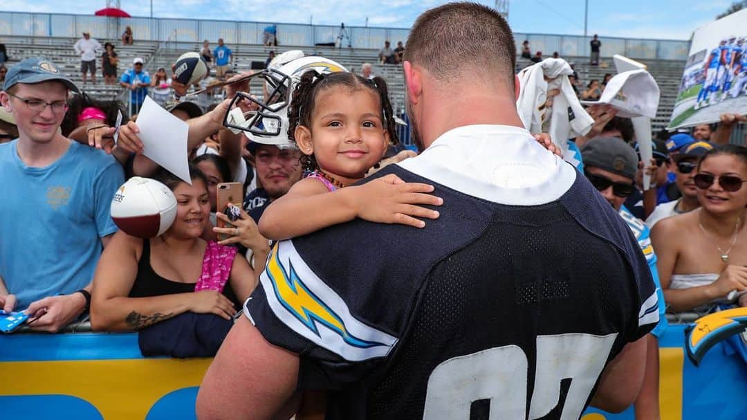 ジョーイ・ボサさんのインスタグラム写真 - (ジョーイ・ボサInstagram)「S/O to all the kids getting crushed at the front of the fence」7月26日 5時07分 - jbbigbear