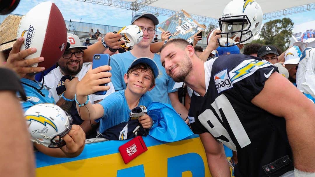 ジョーイ・ボサさんのインスタグラム写真 - (ジョーイ・ボサInstagram)「S/O to all the kids getting crushed at the front of the fence」7月26日 5時07分 - jbbigbear