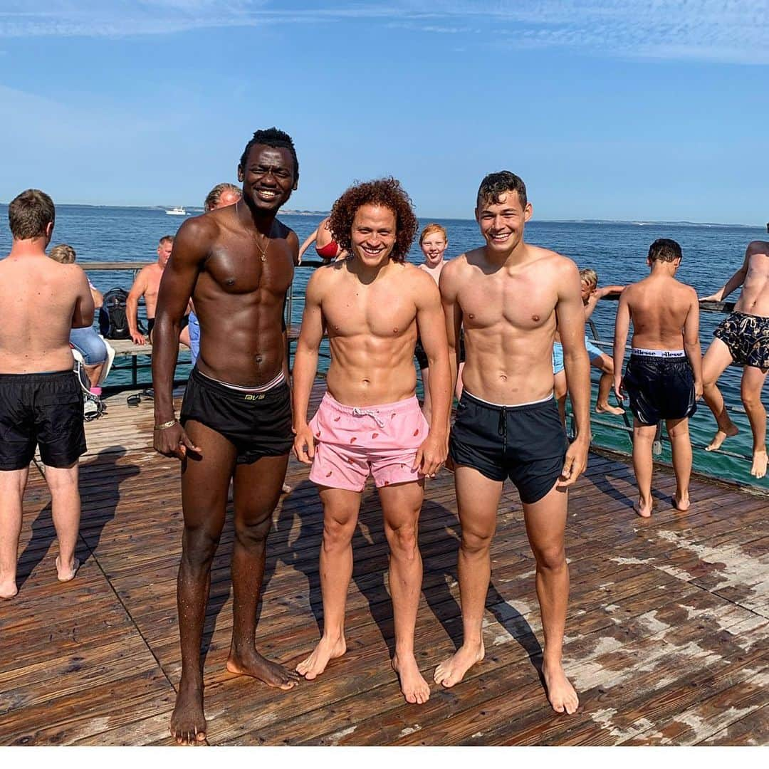 ムスタファ・アミニさんのインスタグラム写真 - (ムスタファ・アミニInstagram)「Making the most of the weather before everyone goes back into hibernation ☀️🏖🇩🇰🏊‍♂️😀💪 #aarhus #denmark #swim #summer #recovery #icebath」7月26日 5時25分 - mustafaamini