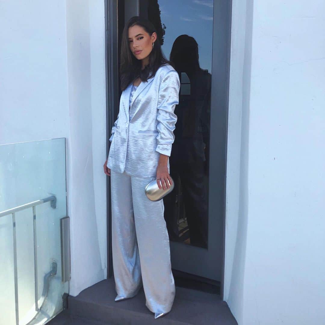 クロエ・ブリッジスのインスタグラム：「If Designing Women ever gets a reboot pls kindly consider this my audition. #styledbymn @mercedesnatalia」