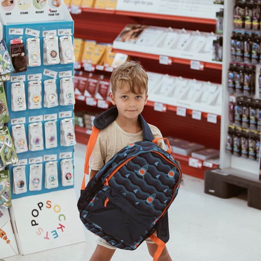 Cara Van Brocklinさんのインスタグラム写真 - (Cara Van BrocklinInstagram)「Summer is flying by too fast and its already time for back to school shopping! #ad The boys loved stocking up on things they will need for the classroom like backpacks, notebooks, and water bottles at @staplesstores ! How rad that @staplesstores gives 5% on your in-store purchase back to your kids’ teacher or classroom through their Classroom Rewards program when teachers sign up online! #BacktoSchoolandBeyond」7月26日 5時27分 - caraloren