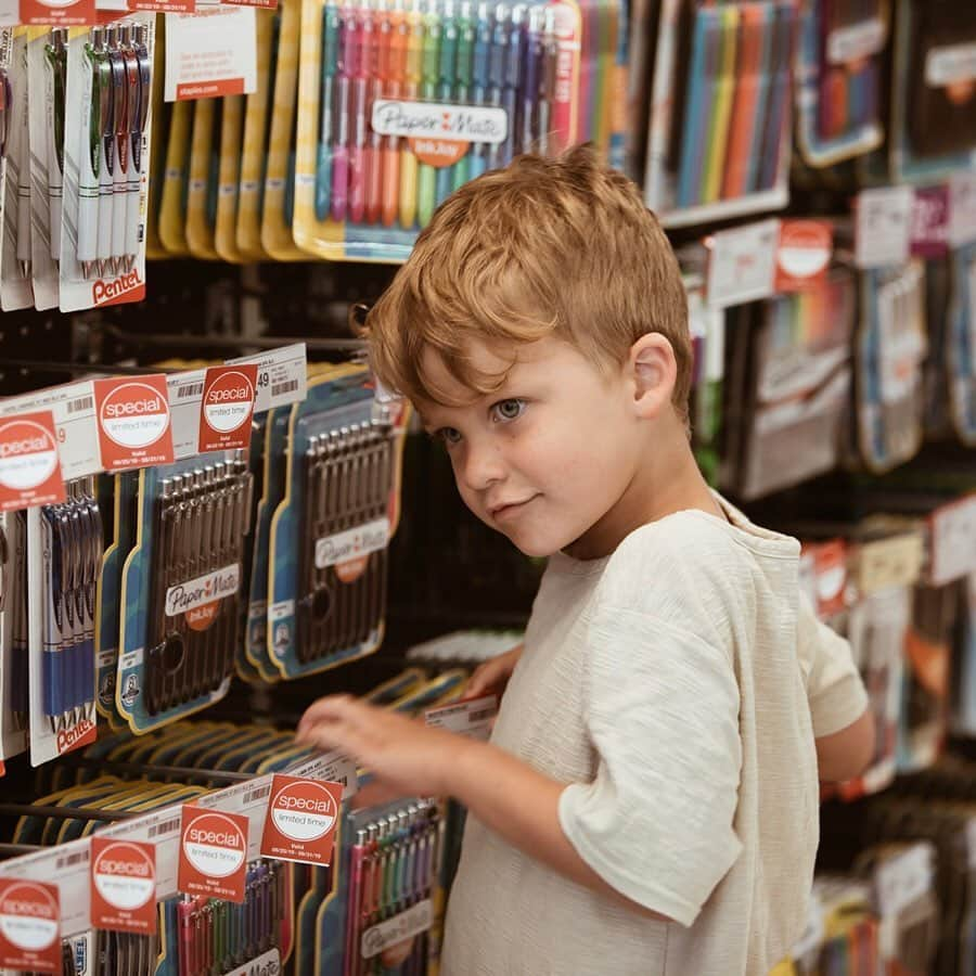 Cara Van Brocklinさんのインスタグラム写真 - (Cara Van BrocklinInstagram)「Summer is flying by too fast and its already time for back to school shopping! #ad The boys loved stocking up on things they will need for the classroom like backpacks, notebooks, and water bottles at @staplesstores ! How rad that @staplesstores gives 5% on your in-store purchase back to your kids’ teacher or classroom through their Classroom Rewards program when teachers sign up online! #BacktoSchoolandBeyond」7月26日 5時27分 - caraloren