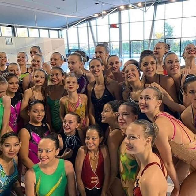 ヴィルジニー・デデューさんのインスタグラム写真 - (ヴィルジニー・デデューInstagram)「💧SYNCHRO CAMP 2019 💧 • • Pour notre 14eme édition. 100 nageuses 10 encadrants sur 2semaines ... Merci à vous toutes et Bravo 🧜🏼‍♀️ de beaux Souvenirspour nous tous .. #synchrocamp #synchrocamp2019 #virginiededieusport #synchrogirls #partage #joie #passion #aixenprovence @aixmaville @villedevenelles #synchronizedswimming #artisticswimming💎 #summercamp #internationalsynchrocamp #sharing  Since2006 @kro_bp @luciletoutant #melody @maeliss_roux @ifinoh @psylviaparent @thaisbr27 @juliana_lglt #marie @jeremie.vanhee 💦💙」7月26日 5時28分 - virginie_dedieuoff