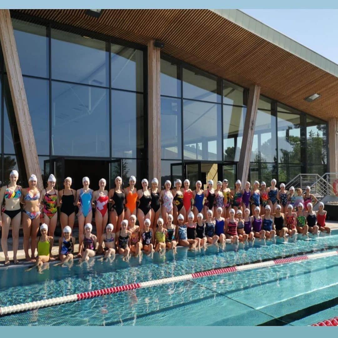 ヴィルジニー・デデューさんのインスタグラム写真 - (ヴィルジニー・デデューInstagram)「💧SYNCHRO CAMP 2019 💧 • • Pour notre 14eme édition. 100 nageuses 10 encadrants sur 2semaines ... Merci à vous toutes et Bravo 🧜🏼‍♀️ de beaux Souvenirspour nous tous .. #synchrocamp #synchrocamp2019 #virginiededieusport #synchrogirls #partage #joie #passion #aixenprovence @aixmaville @villedevenelles #synchronizedswimming #artisticswimming💎 #summercamp #internationalsynchrocamp #sharing  Since2006 @kro_bp @luciletoutant #melody @maeliss_roux @ifinoh @psylviaparent @thaisbr27 @juliana_lglt #marie @jeremie.vanhee 💦💙」7月26日 5時28分 - virginie_dedieuoff