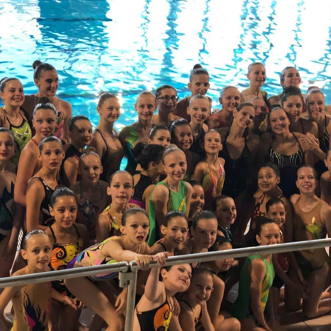 ヴィルジニー・デデューさんのインスタグラム写真 - (ヴィルジニー・デデューInstagram)「💧SYNCHRO CAMP 2019 💧 • • Pour notre 14eme édition. 100 nageuses 10 encadrants sur 2semaines ... Merci à vous toutes et Bravo 🧜🏼‍♀️ de beaux Souvenirspour nous tous .. #synchrocamp #synchrocamp2019 #virginiededieusport #synchrogirls #partage #joie #passion #aixenprovence @aixmaville @villedevenelles #synchronizedswimming #artisticswimming💎 #summercamp #internationalsynchrocamp #sharing  Since2006 @kro_bp @luciletoutant #melody @maeliss_roux @ifinoh @psylviaparent @thaisbr27 @juliana_lglt #marie @jeremie.vanhee 💦💙」7月26日 5時28分 - virginie_dedieuoff