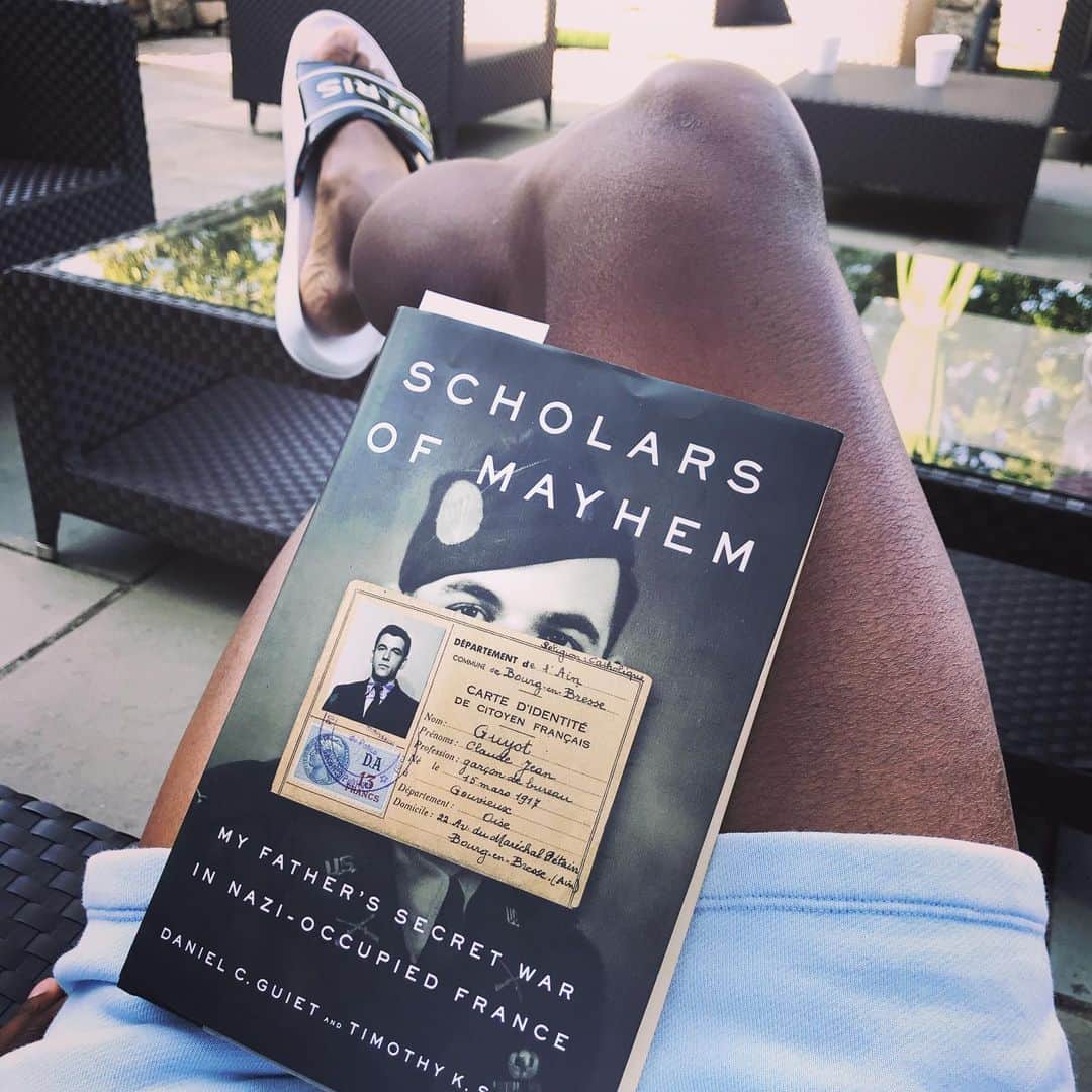 レイ・アレンのインスタグラム：「Reading a book gives us somewhere to go when we stay where we are! #summerreading #scholarsofmayhem #mustread」