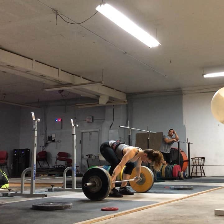 マッティ・ロジャーズのインスタグラム：「Apparently I lift at literally 50% speed on the first day of deload (& do weird things with my feet). It’ll only get easier and speedier from here. BUT OKAY see you this weekend AlbuTWERque. Nothing like a quick change of plans to cut your injury comeback time in half. But I’m comin!! Should I bring a couple OG shirts with me for you people who missed out? And by a couple I mean like 2 and you gotta DM for dibs bc I travel LIGHT」