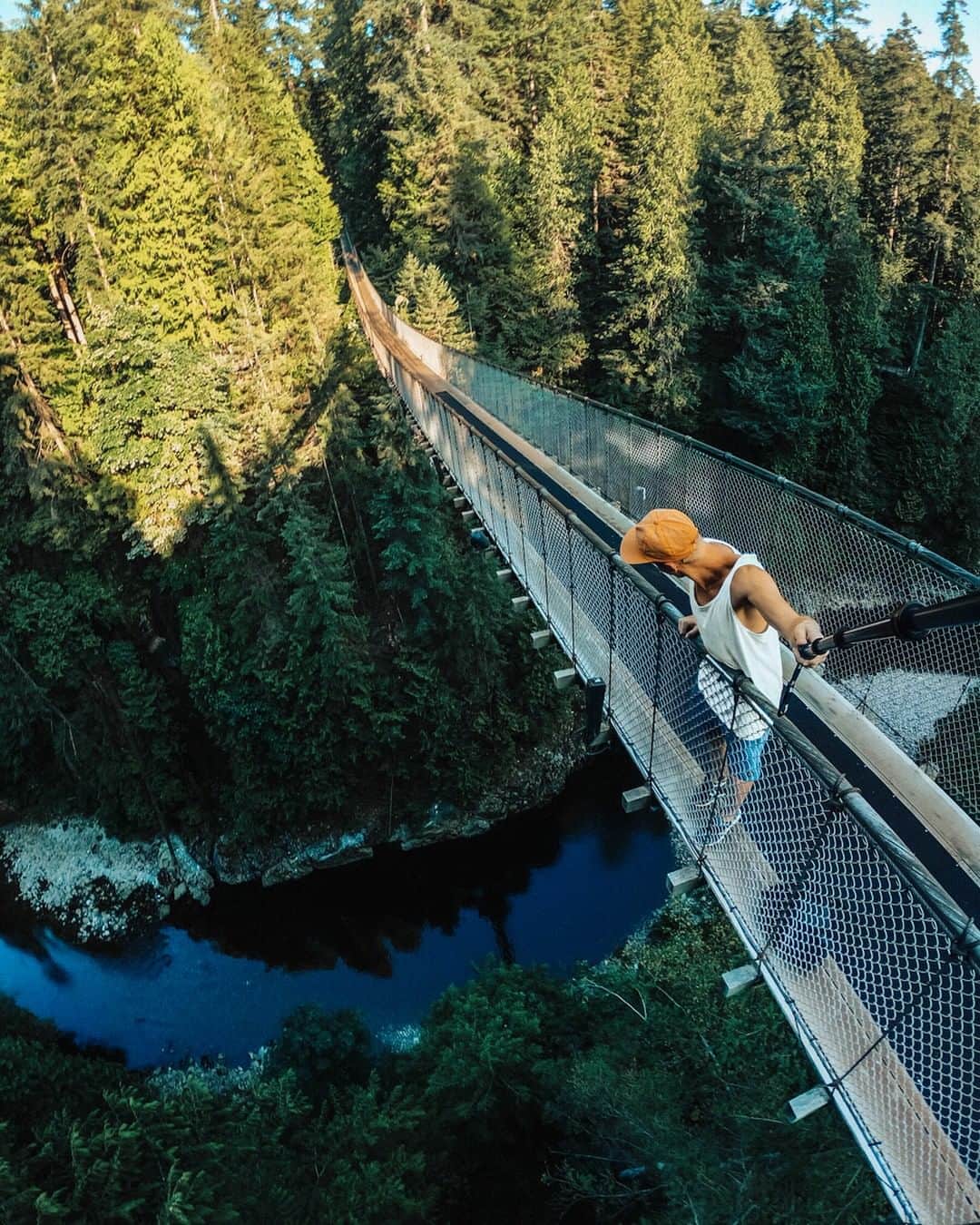 バンクーバー観光局- Tourism Vancouverさんのインスタグラム写真 - (バンクーバー観光局- Tourism VancouverInstagram)「バンクーバーで人気の観光地のひとつといえば、全長137m、高さ約70mのキャピラノ吊り橋。観光客が多いときは一度に多くの人が吊り橋を渡るため、より揺れが強くなってスリル満点です。⁠ 📷 : @jordentually(Instagram)⁠ .⁠ .⁠ .⁠ #カナダ #バンクーバー #Vancouver #旅 #旅行 #女子旅 #旅好き #一人旅 #海外旅行 #トラベル #旅女子 #旅行好きな人と繋がりたい #旅好きな人と繋がりたい #旅行好き #旅行大好き #旅行行きたい #旅に出たい #海外 #旅の記録 #旅の思い出 #旅行記 #旅したくなるフォト #マイトリップ #マイトリ #retrip_global #風景 #世界一周 #ダレカニミセタイケシキ #キャピラノ吊り橋 #アウトドア⁠」7月26日 6時00分 - vancouvertabi