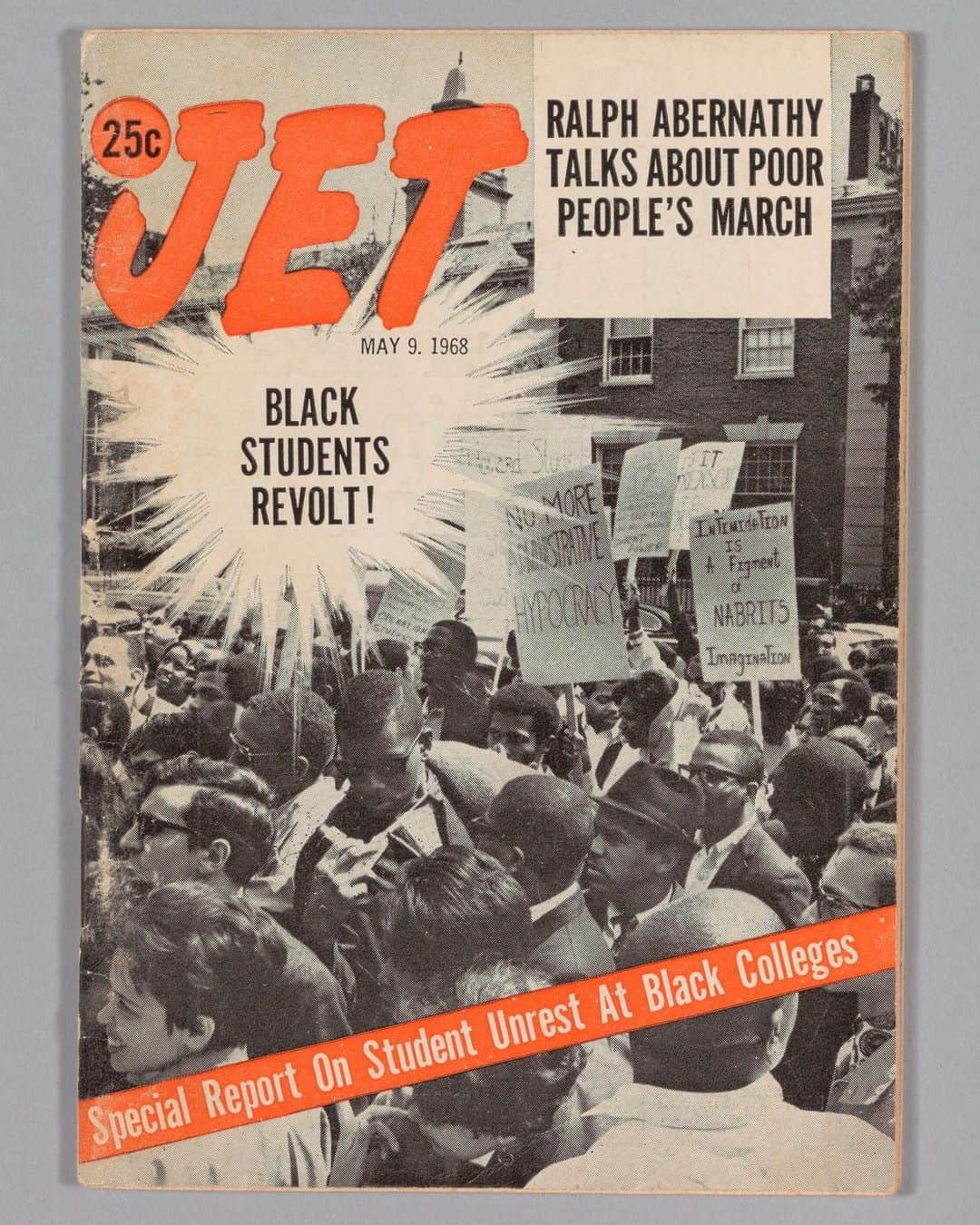 スミソニアン博物館さんのインスタグラム写真 - (スミソニアン博物館Instagram)「"Ebony and Jet magazine helped shape our nation’s history, allowing Americans—of all colors—to see the full panorama of the African American experience." — Lonnie G. Bunch III, Smithsonian Secretary and founding director of @nmaahc. Our @nmaahc will receive photos from the archive of Johnson Publishing Company, publisher of Ebony and Jet magazines. It's the most significant collection of photos cataloging African American life in the 20th century.  The archive offers insight into everyday African American life—when Ebony was founded in 1945 by John H. Johnson, it provided views of Black America never seen before in popular media. The historic images in the archive capture moments of celebration and success, but also grief and horror. These editions of Jet and Ebony (from 1955, 1973 and 1968) are currently in the collection of our @nmaahc. #APeoplesJourney © Johnson Publishing Company © Ebony」7月26日 6時19分 - smithsonian