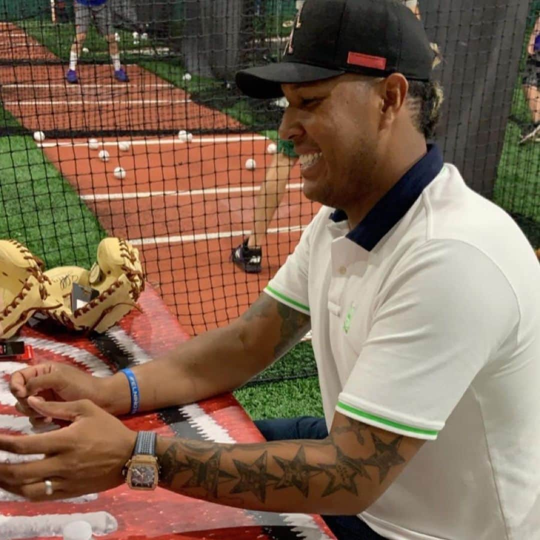 サルバドール・ペレスさんのインスタグラム写真 - (サルバドール・ペレスInstagram)「Had a great time at Line Drive Indoor baseball. Come check out our new facility in Jupiter Florida. Sponsored by Rawlings⚾️ // La pasamos súper bien en Line Drive Indoor baseball. Vengan a ver nuestras nuevas instalaciones en Jupiter Florida. Patrocinado por Rawlings⚾️」7月26日 6時43分 - salvadorp13