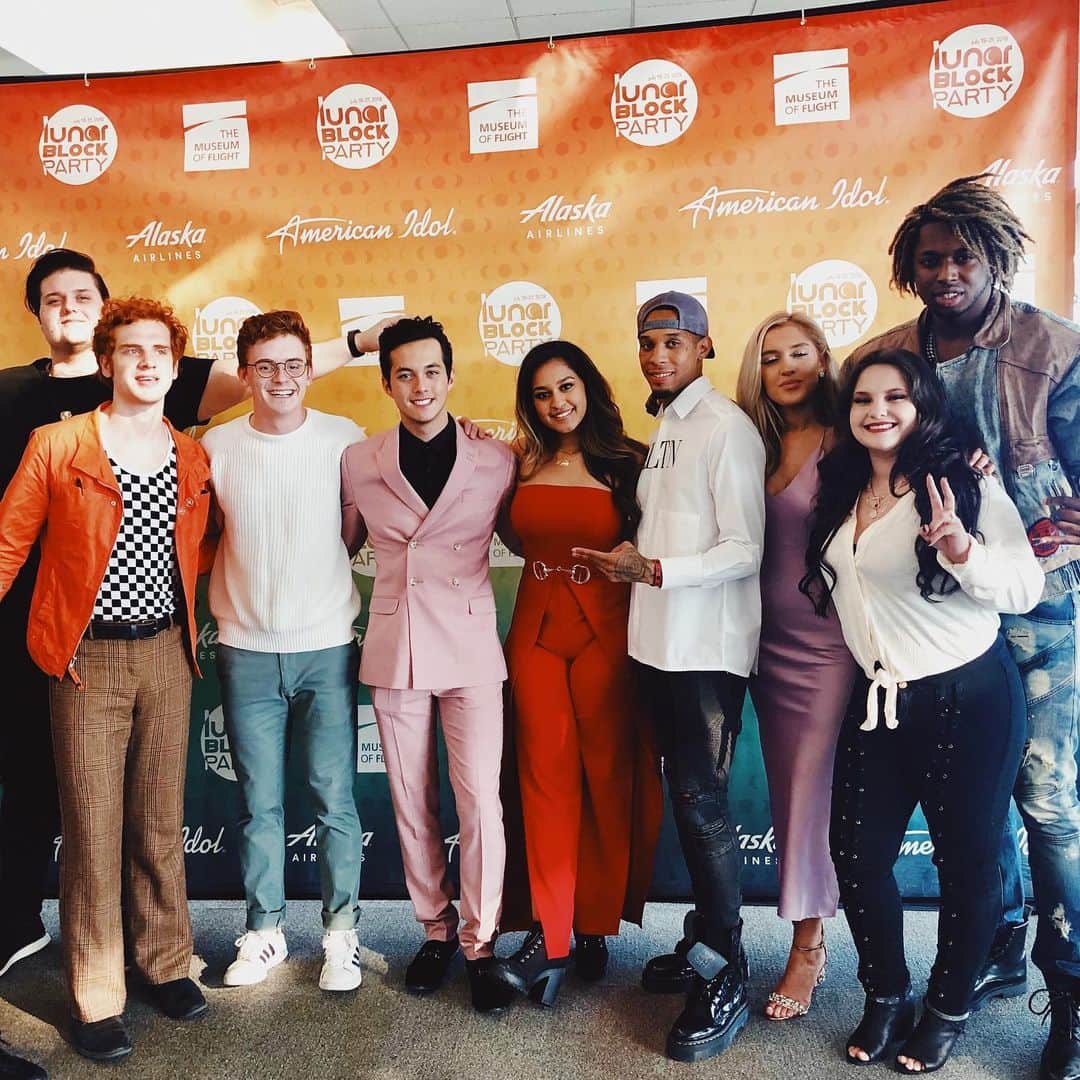American Idolさんのインスタグラム写真 - (American IdolInstagram)「REUNION 🤩 The Top 10 took the stage this weekend to celebrate the @museumofflight Lunar Block Party! Swipe ➡️ to watch them perform」7月26日 6時56分 - americanidol