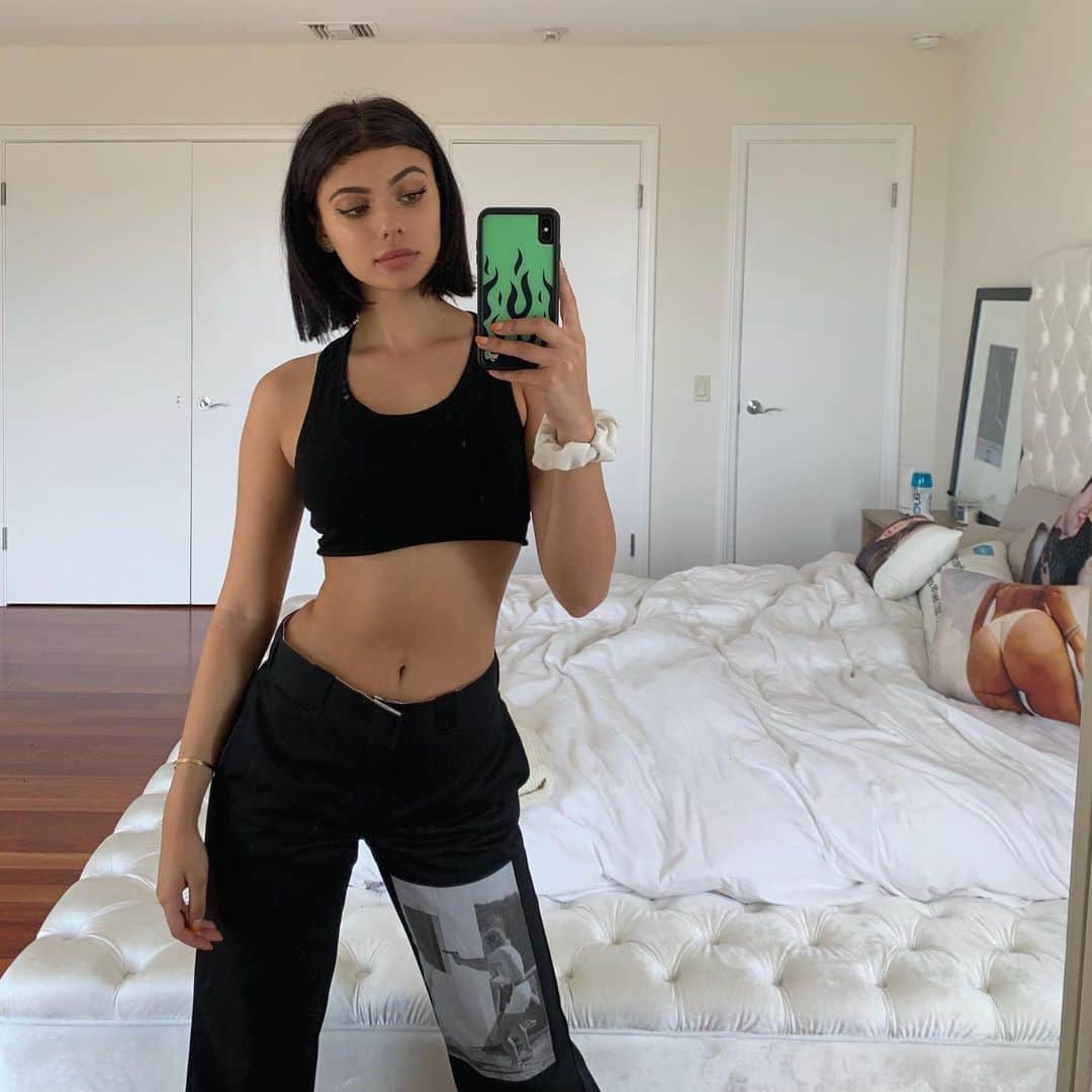 ケルシーのインスタグラム：「snip snip!!! top from @superdown」