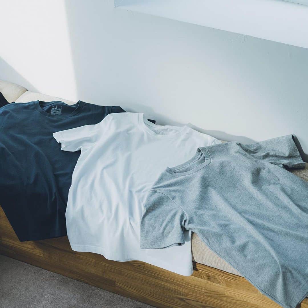 MUJI USAさんのインスタグラム写真 - (MUJI USAInstagram)「Simple jersey t-shirts with reinforced necklines that resist stretching, plus easy-wash durability and a timeless feel for everyday wear.  Our Basic Organic Cotton T-Shirts are 2 for $16.90 or 3 for $24.90. Shopping online? Buy 3 or more, get 30% off. Ends Aug 4. #muji #mujiusa」7月26日 7時01分 - mujiusa