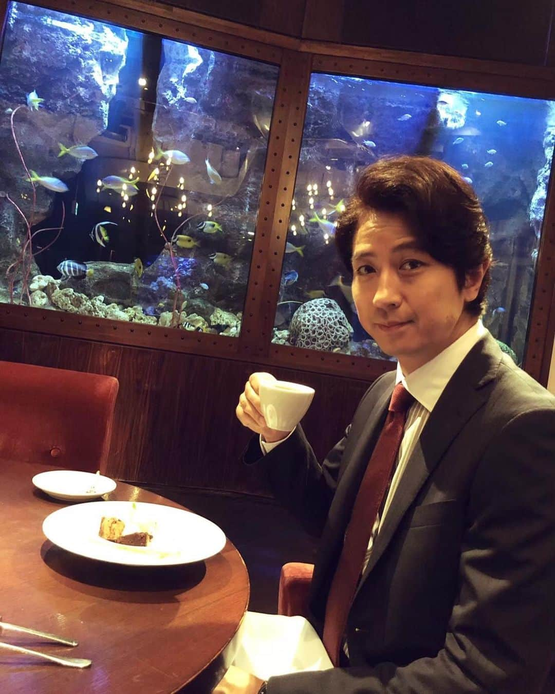 日本テレビ「偽装不倫」さんのインスタグラム写真 - (日本テレビ「偽装不倫」Instagram)「‪💍第3話の未公開オフショット💍‬﻿ ﻿ひとり寂しくデザートを食べていた賢治(#谷原章介)さんに、カメラ目線をいただきました✨☕﻿ #2枚目は﻿ #レストランに取り残された賢治さん﻿ #遠めから撮ってみたら﻿ #悲壮感が増しました😭﻿ #偽装不倫 #東村アキコ﻿ #日テレ #水ドラ﻿ #YLAB #LINEマンガ #文藝春秋﻿ ﻿ 【見逃し配信】﻿ https://www.happyon.jp/gisouhurin/?cmp=3282&utm_source=SP&utm_medium=Display&utm_term=NihonTV&utm_campaign=JP_DM_NihonTV_title&waad=N57iuZJU﻿ (#Hulu)﻿ ﻿ https://cu.ntv.co.jp/gisouhurin_03/﻿ (#日テレ無料TADA!)﻿ ﻿ 【公式HP】﻿ ntv.co.jp/gisouhurin/」7月26日 18時13分 - gisou_ntv