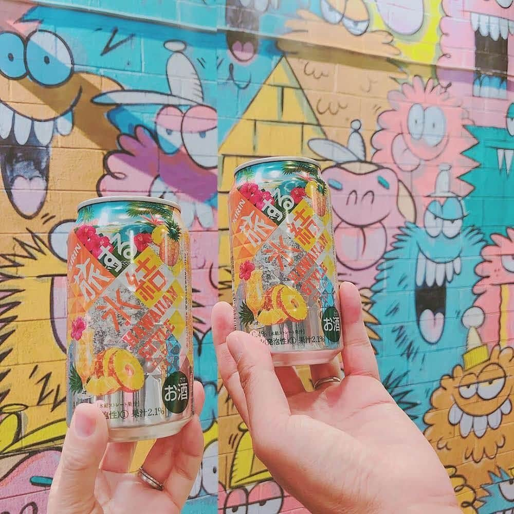 キリンビールさんのインスタグラム写真 - (キリンビールInstagram)「【 #旅する氷結 と一緒に #夏旅 しませんか？】今回は旅する氷結と一緒に旅を楽しんでいる写真をいただいたので、ご紹介させていただきます😊﻿ ﻿ ﻿ １枚目﻿ 📷:@kento_photo15 さん﻿ 🍺:心に残る景色🌞沖縄の海🏖️﻿ ﻿ 2枚目﻿ 📷:@akiyo96 さん﻿ 🍺:旅する氷結と旅支度👜✈﻿ ﻿ 3枚目﻿ 📷:@kakao_tee さん﻿ 🍺:無人島の旅を満喫🏝️✨﻿ ﻿ 4枚目﻿ 📷:@rina.3r さん﻿ 🍺:日本にいながらハワイ気分✈🌴😎﻿ ﻿ ５枚目﻿ 📷:@ryosuke_imamura さん﻿ 🍺:大阪旅行でも😆✈ #気分は海外﻿ ﻿ ６枚目﻿ 📷:@51cchan さん﻿ 🍺:ただいま😊家でゆっくりいただきます🏠﻿ ﻿ ﻿ 旅する氷結で夏の旅行がもっと楽しくなるかも・・・😍💕﻿ みなさんのキリンビールと旅のお写真も #きょうのキリン でお待ちしております😘﻿ ﻿ ステキな写真をありがとうございました👏﻿ ﻿ ﻿ #お酒好きと繋がりたい #旅行好きな人と繋がりたい #氷結 #旅 #旅行 #国内旅行 #海外旅行 #旅する氷結カリビアンモヒート #旅する氷結アップルオレンジサングリア #旅する氷結ハオチーライチ #旅する氷結ロコロコパイン #旅する氷結チェリーパイナッポー #旅する氷結レモンコーラアミーゴ #旅する氷結マンマレモンチーノ #旅する氷結ヨーグルモサワー #旅する氷結シリーズ #✈ #イン酒タグラム #チューハイ好き #チューハイ #缶チューハイ #キリン #キリンビール #kirinbeer」7月26日 18時15分 - kirin_brewery