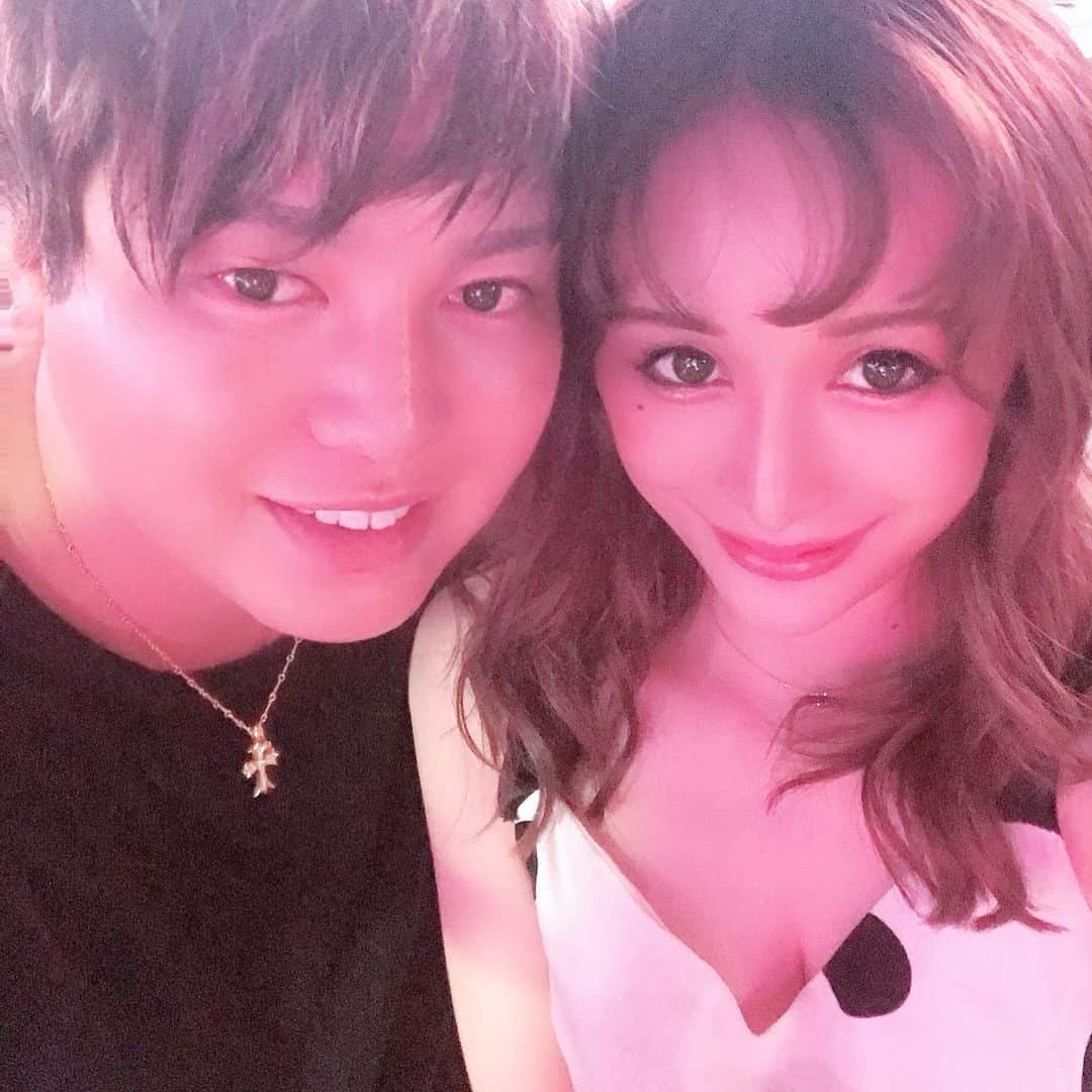 武元 裕太郎のインスタグラム：「昨日はpartyonにお祝いに @angel_partyon  @chamu_partyon  @mirai_partyon  @moca.gram  合同バースデー🎂イベントに 行ったら姉やんと会ったよ✌️ いつも優しくて美しいさき姉🥰  #六本木 #パーティーオン  #合同バースデー  #ダンス #お祝い #美人 #こんな姉が欲しかった #こんな姉がいたら幸せだった」
