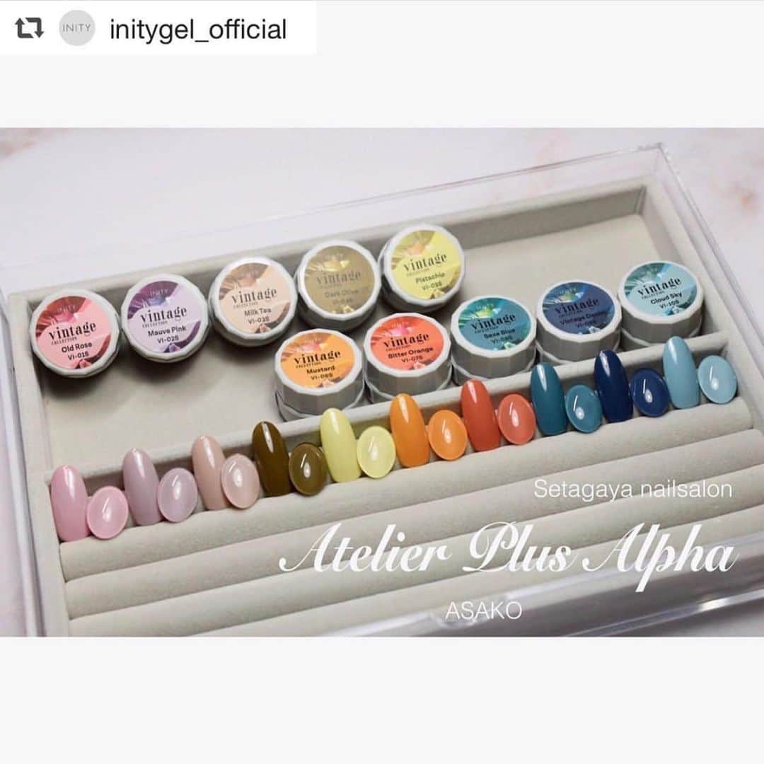 initygel_officialさんのインスタグラム写真 - (initygel_officialInstagram)「#Repost @nailshoptat with @get_repost ・・・ New item pickup！ ・ ━━━━━━━━━━━━━━━ ・ SHAREYDVAからデザイン転写フィルムが登場！ ・ エスニック柄とレース柄の計8種。総柄ネイルにしたり、カットして好きな部分を使ったり、使い方は無限大♡　エスニック柄はフィルムから色をとって統一感のあるデザインにするのがおすすめ♪ 使用カラーは @initygel_official の新色ヴィンテージコレクションをマットに仕上げてかっこよく❣️ ・ ・ ＜使用アイテム＞ 107015　SHAREYDVA　デザイン転写フィルム　エスニックＢ 107355　アイニティ　ハイエンドカラー　ＶＩ－０７Ｓ　ビターオレンジ　３ｇ 107356　アイニティ　ハイエンドカラー　ＶＩ－０８Ｓ　サックスブルー　３ｇ 98526　アイスジェル　スティッキージェル　６ｍｌ 84537　SHAREYDVA　転写箔　ゴールド 101233　SHAREYDVA　バープレート　ゴールド　１０×２ｍｍ　１５Ｐ 76997　コッコ　ネイルシール　ドリームモードコレクション　メッセージ　ゴールド ・ #repost @initygel_official via @PhotoAroundApp [Vintage Collection]  ヴィンテージライクで ワンランク上のモテネイルを💅  Vintage Collectionの特徴 1.大人のこなれカラー 2.ニュアンスアートにもオススメ 3.程よい透け感が丁度いい  カラー種類 ・オールドローズ　VI-01S かわいく使えるちょうどいいシアーピンク ・モーブピンク　VI-02S 大人っぽくキマるおしゃれピンク ・ミルクティー VI-03S 少し白っぽい馴染みのいいシアーベージュ ・ダークオリーブ VI-04S イエロー系のダークなブラウン ・ピスタチオ　VI-05S 少し黄みがかったピスタチオカラー ・マスタード　VI-06S 少し透け感のあるマスタードカラー ・ビターオレンジ VI-07S 深みとくすみ感がある大人のオレンジ ・サックスブルー VI-08S くすんだターコイズカラー ・ヴィンテージデニム VI-09S 落ち着いて使いやすいデニムカラー ・クラウドスカイ　VI-10S 明るめで大人っぽくもかわいくも使えるブルー  以上全10色になります☆ 是非ヴィンテージライクでワンランク上のモテネイルをお客様に、そしてご自身に😌 これからの季節にも、秋にも。通年でも重宝できるセンスよく絶妙なお色味となっております♪  2枚目の画像はASAKO先生作♪ @atelier_plus_alpha  INITYハイエンドカラーコレクション第12弾、Vintage Collectionも是非、お手持ちのカラーの仲間に入れてあげてください☆  発売日、発売場所 2019,7,14 アジアネイルフェスティバルにて先行発売♪ 2019.7.19よりTATオンラインショップ&各店舗にて発売予定 ※一部店舗を除く  価格1,274円　＃9−80  オリジナルケースに入った全10色SETも同時発売予定♪  #vintagecollection #vintage #initygel #inity #アイニティジェル #アイニティ #gelnails #nailshoptat #nail #anf2019 #アジアネイルフェスティバル2019」7月26日 16時46分 - initygel_official