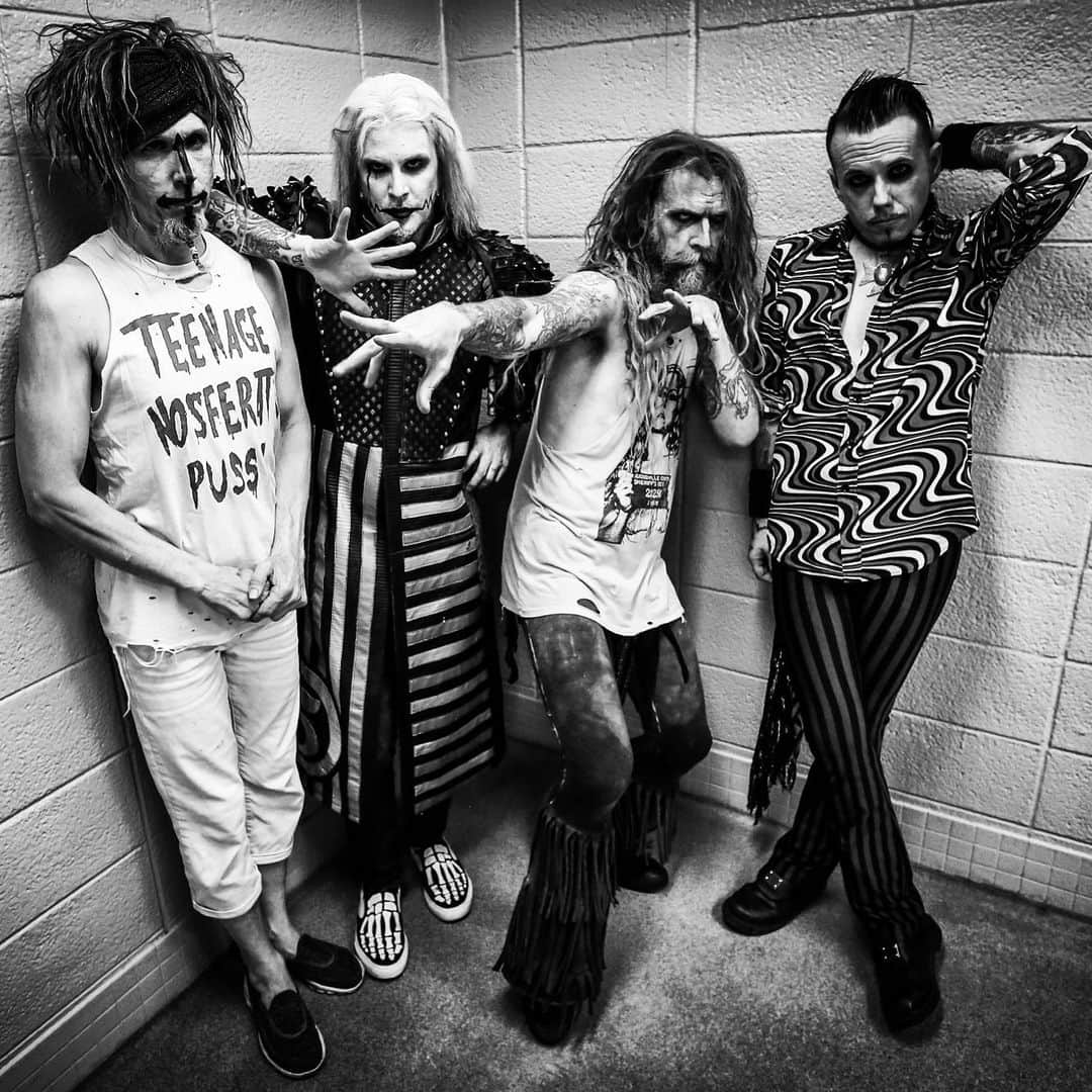 ロブ・ゾンビのインスタグラム：「Well, Montana fucking rocked hardcore!!!!! See you next time. #robzombie #montana #johnfive #piggyd #gingerfish #robfennphotography」