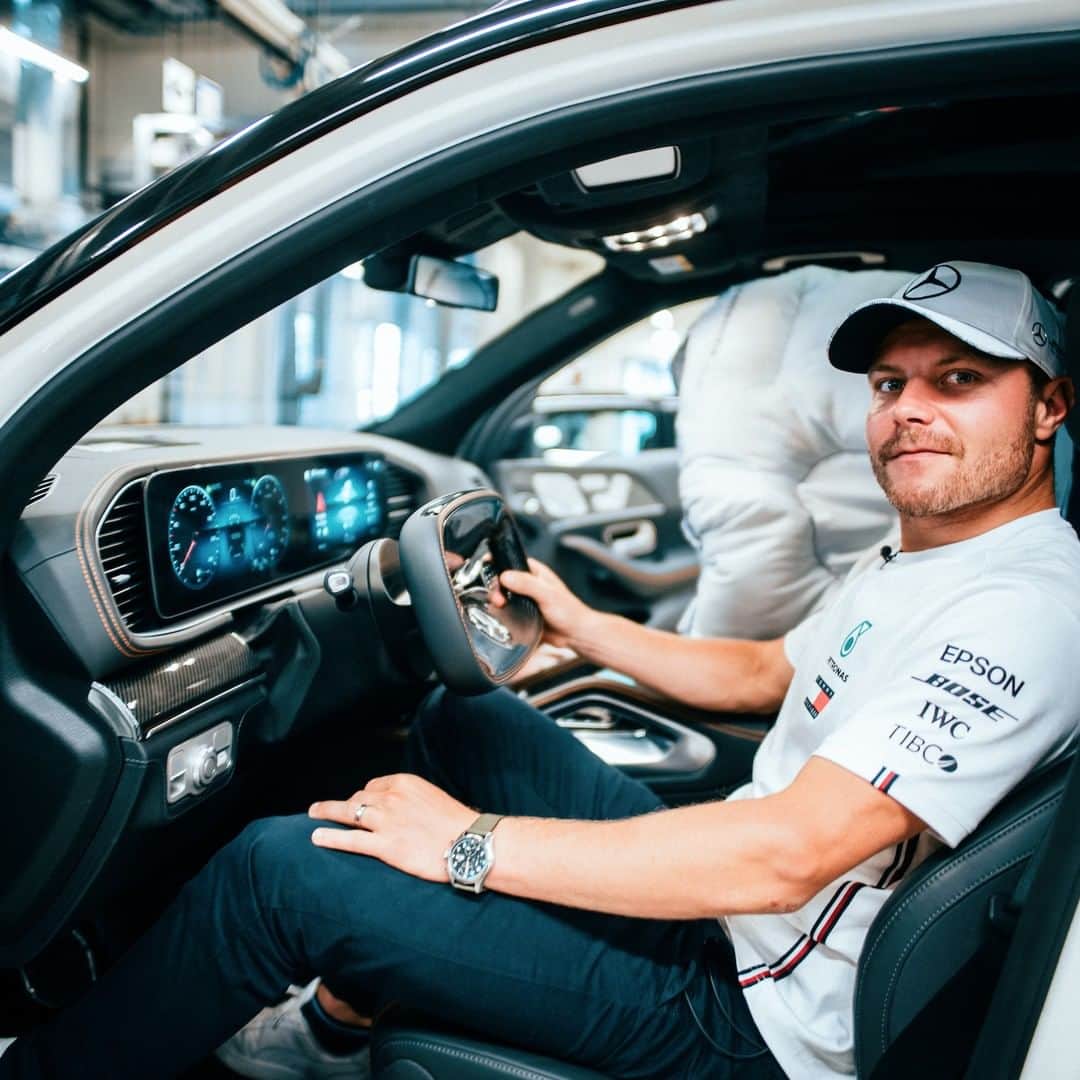 メルセデス・ベンツさんのインスタグラム写真 - (メルセデス・ベンツInstagram)「@valtteribottas was pretty impressed by our new Experimental Safety Vehicle 2019 while his visit at the Mercedes-Benz plant in Sindelfingen! 📸 @paulripke #Motorsport125 #f1 #motorsport #ESF2019 #MercedesBenz #Sindelfingen #ValtteriBottas #paulripke @mercedesamgf1」7月26日 16時55分 - mercedesbenz