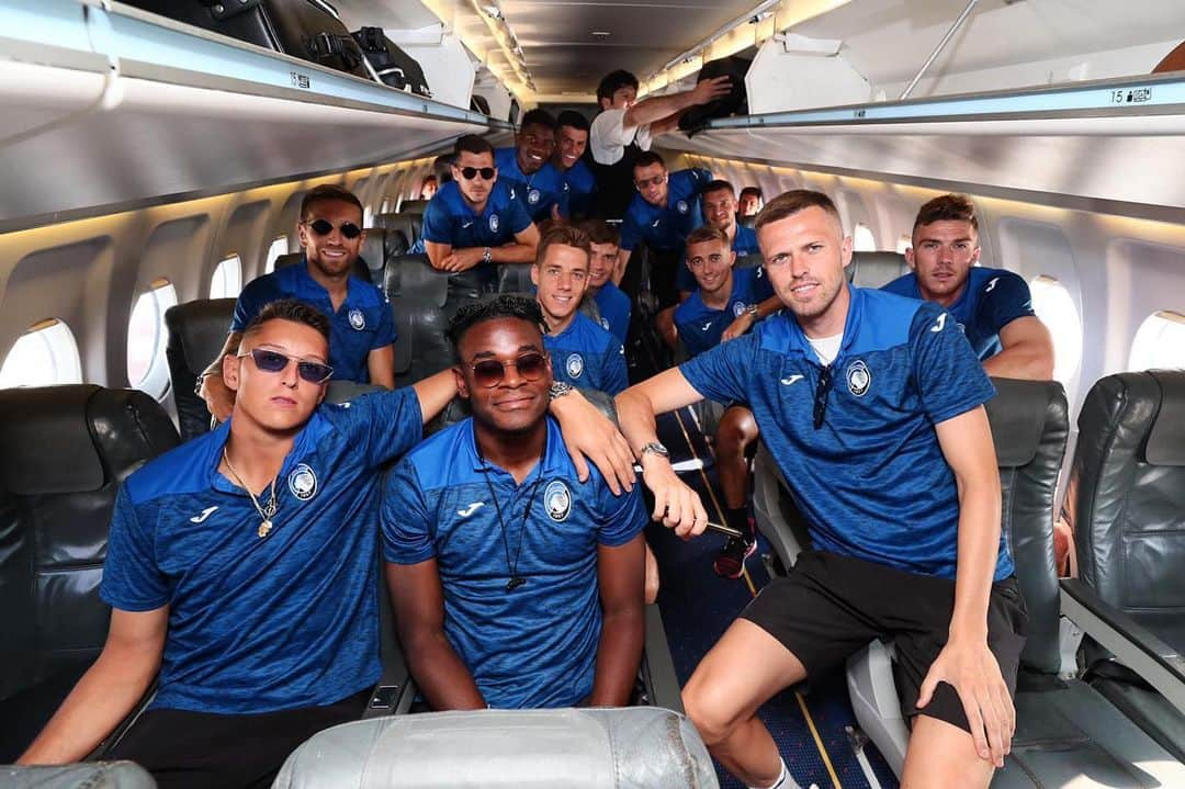 アレハンドロ・ゴメスさんのインスタグラム写真 - (アレハンドロ・ゴメスInstagram)「🇬🇧 ✈️ @atalantabc ⚫️🔵 pretemporada 19/20 estamos llegando ...」7月26日 16時58分 - papugomez_official