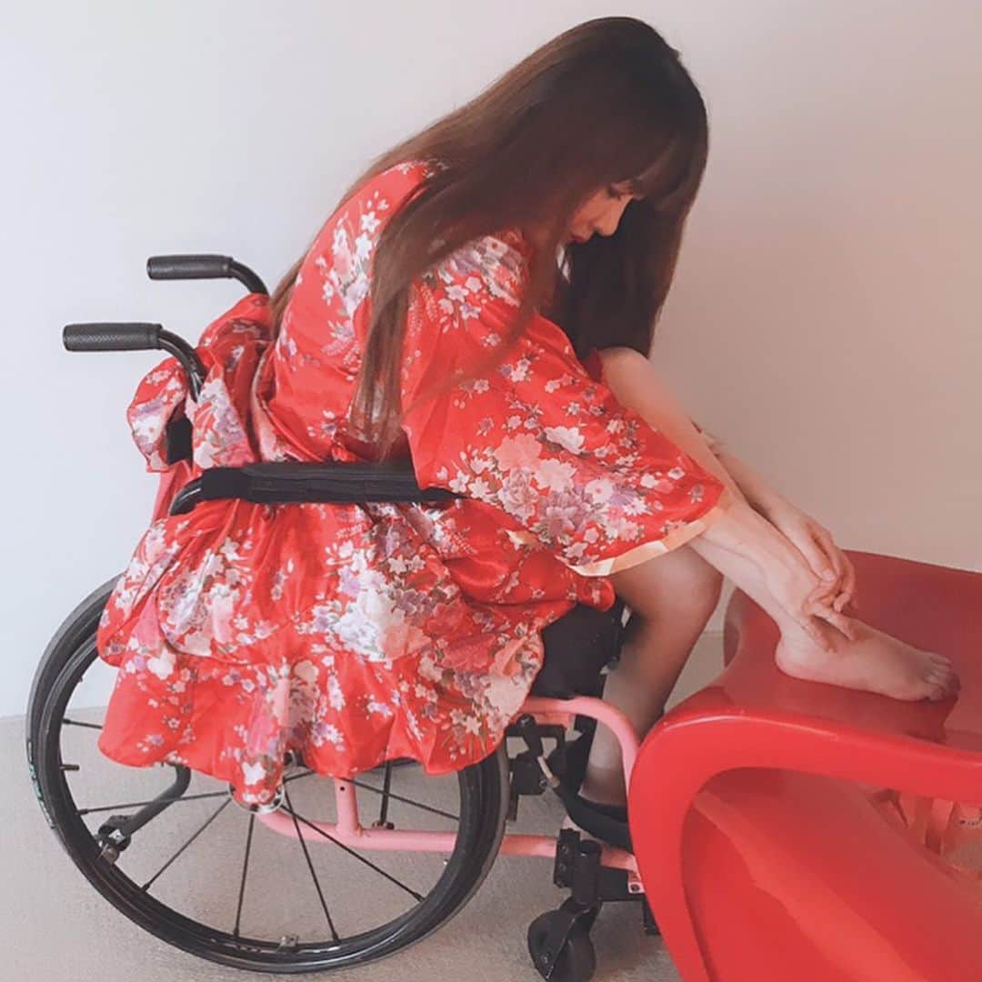 麻生真里さんのインスタグラム写真 - (麻生真里Instagram)「暑いですね😓これからもっと暑くなると思いますが、熱中症にはくれぐれも気をつけてください🥺 #portrait #portraitmood #portrait_star #portraits_ig #portrait_shots #japaneasedress #wheelchairgirl #portrait_universe #disabledfashion #wheelchairgirl  #wheelchairbarbie #best_photogram #wheelchairlife #ポートレートモデル #カメラマンさん募集 #モデル #バリナビ #作品撮りモデル #麻生真里 #写真が好きな人と繋がりたい #写真撮ってる人と繋がりたい #車椅子女子 #車椅子 #車椅子モデル #車椅子タレント #被写体 #ポートレートモデル  #フリーモデル #ポートレート #カメラマンさんと繋がりたい」7月26日 16時59分 - mariaso_official