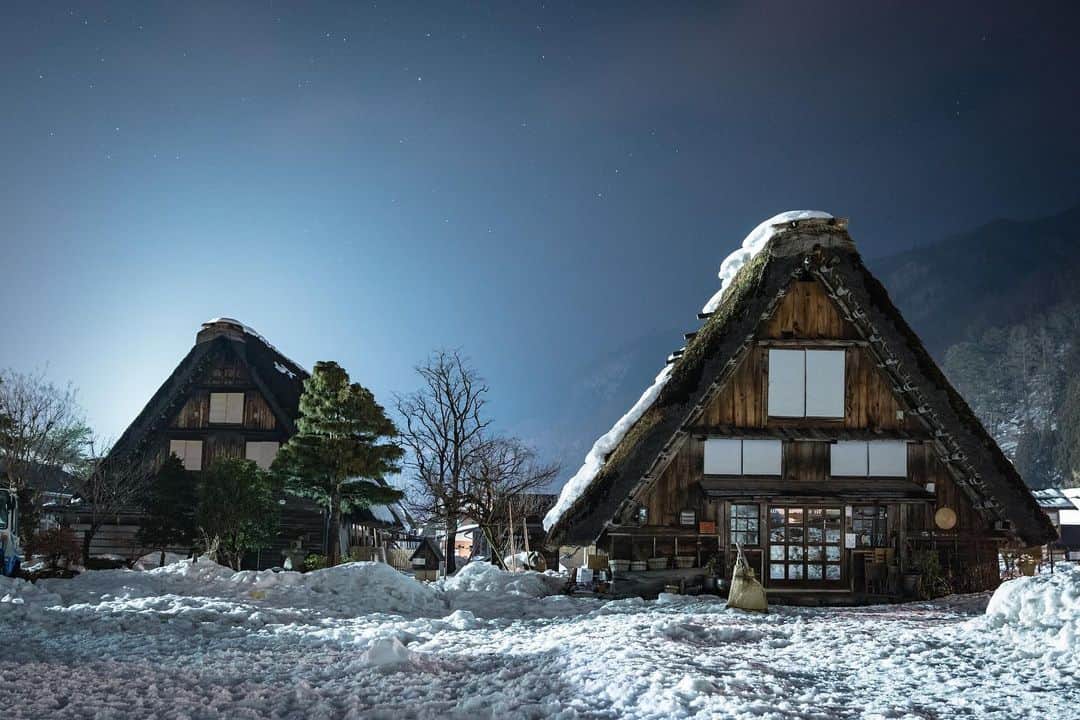 Satoyama推進コンソーシアムさんのインスタグラム写真 - (Satoyama推進コンソーシアムInstagram)「以前から行きたかった念願の白川郷に宿泊出来雪はなかった物の歴史を感じさせられ、貴重な体験をさせて頂きました。⁠⠀ ※Satoyamaフォトコンテスト2019代理投稿作品⠀⁠⠀ ⠀⁠⠀ #jtsatoyama2019⁠⠀ #フォトコンテスト⁠⠀ #フォトコン⠀⁠⠀ #写真⠀⁠⠀ #カメラ⠀⁠⠀ #里山⠀⁠⠀ #里海⠀⁠⠀ #風景⠀⁠⠀ #風景写真⠀⁠⠀ #日本の絶景⠀⁠⠀ #日本の美しい風景⠀⁠⠀ #田舎⠀⁠⠀ #田舎暮らし⠀⁠⠀ #photo⠀⁠⠀ #satoyama⠀⁠⠀ #satoumi⠀⁠⠀ #japan⠀⁠⠀ #landscape⠀⁠⠀ #japan_visit⠀⁠⠀ #Lovers_Nippon⠀⁠⠀ #daily_photo_jpn⠀⁠⠀ #naturephotography⁠⠀ #白川郷⁠⠀ #合掌造り⁠⠀ #合掌造り集落⁠⠀ #雪」7月26日 17時05分 - jt.satoyama_consortium