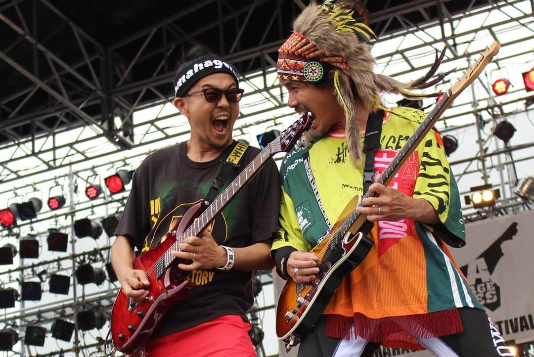 FLOWさんのインスタグラム写真 - (FLOWInstagram)「OGA NAMAHAGE ROCK FESTIVAL vol.10 FLOW5年ぶりに帰還‼️👹 TOTALFATからKuboty(Gt)&Jose(Vo)を迎えて FLOW×GRANRODEO曲「7-seven-」も披露🎸  #男鹿フェス 10周年おめでとうございます🎊ありがとうございました‼️ あと2日最高のフェスになりますように！ #ONRFX #男鹿なまはげロックフェス #TOTALFAT #FLOW」7月26日 17時11分 - flow_official_japan