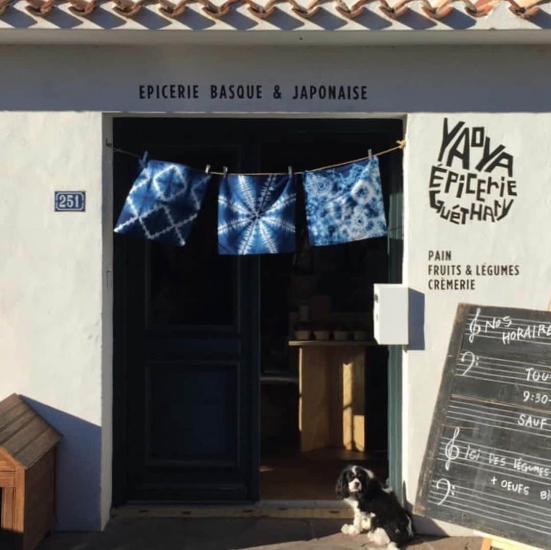 KAIHARA DENIMさんのインスタグラム写真 - (KAIHARA DENIMInstagram)「昨年6月、フランス・バスク地方にある小さな漁村ゲタリーにフォトグラファー&デザイナー夫婦がオープンした「YAOYA」を紹介。  #yaoya #orgnicmarket #orgnic #AïBihr #CédricBihr #kaiharadenim #kaiharamagazine #kaihara #fashion #jeans #denim」7月26日 17時15分 - kaihara_denim