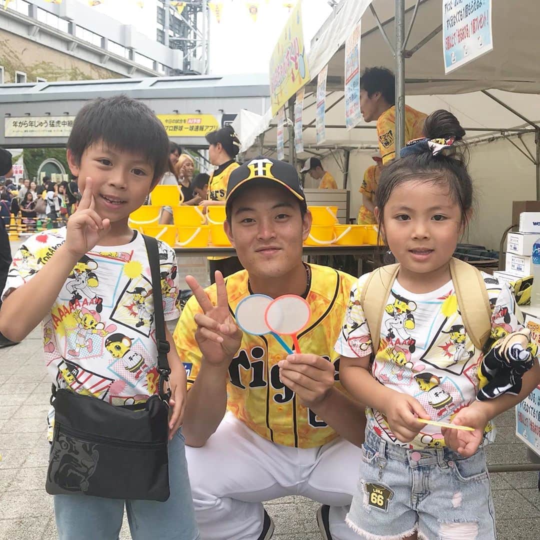 阪神タイガースさんのインスタグラム写真 - (阪神タイガースInstagram)「ファーム球場夕暮れ縁日PART2です！お子さんやご家族、お友達同士たくさんの方々にお越しいただきました^ ^ #小野泰己 選手 #望月惇志 選手 #横山雄哉 選手 #岩貞祐太 選手 #桑原謙太朗 選手 #ファーム球場夕暮れ縁日 #阪神タイガース」7月26日 17時16分 - hanshintigers_official