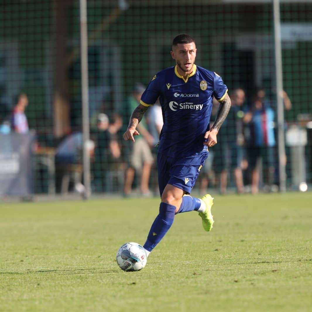 ルカ・マッローネのインスタグラム：「Voglia di combattere e non mollare. Un buon test per mettere minuti importanti nelle gambe! 💪 #DaiVerona 💛💙」