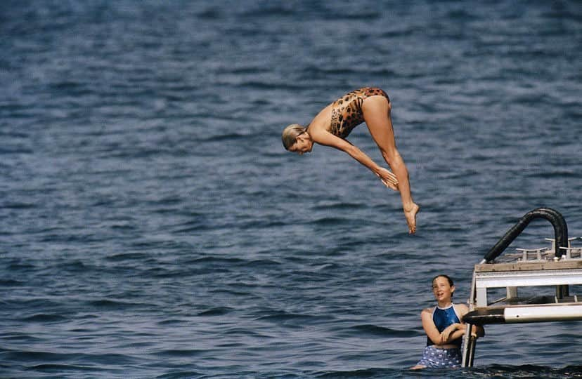 Vogue Parisさんのインスタグラム写真 - (Vogue ParisInstagram)「#TGIF We're diving into the weekend like Princess Diana in St Tropez back in 1997 #PrincessDiana #Summer」7月26日 17時32分 - voguefrance