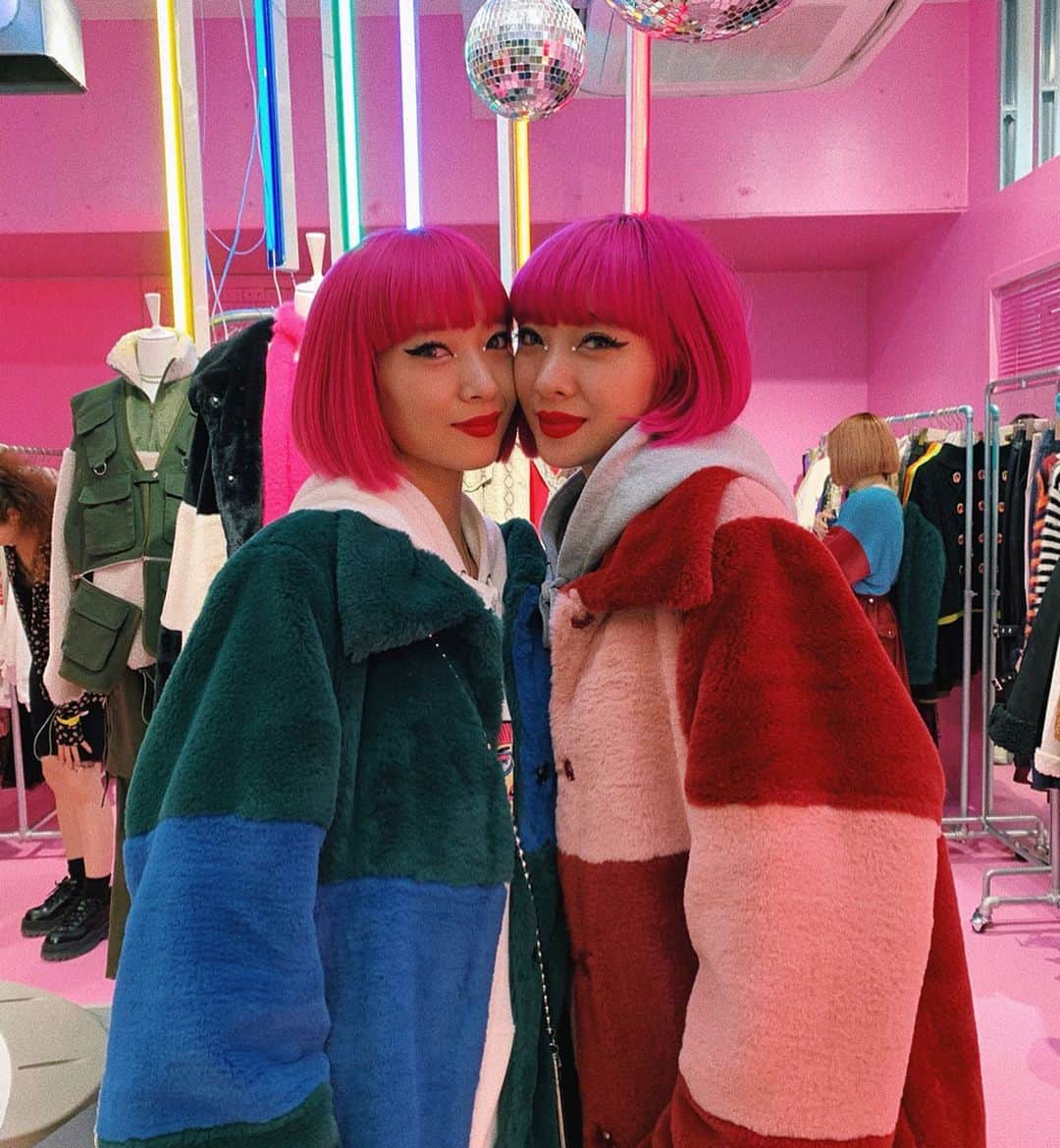 sayocoのインスタグラム：「jouetie 2019 winter exhibition💗🌈 ・ ・ AMIAYAさんや他のスタッフにも会えて 嬉しすぎたし可愛すぎた🥰❤️ いつまでもjouetieが大好き❣️❣️ ・ アウター沢山オーダーして 今年の冬も越せそうです😂✌️♥️ ・ ・ #jouetie#MARKSTYLER#2019aw#amiaya」