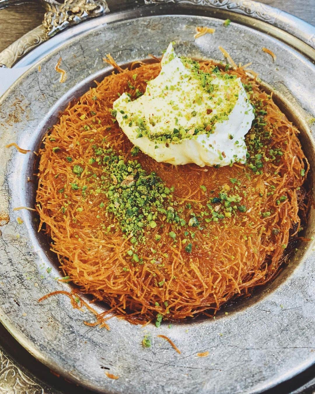 STIL IN BERLINのインスタグラム：「New in Eats - my tip against the heat: eat loads of #Künefe, Hummus, and Menemen. Link in bio 🐥」