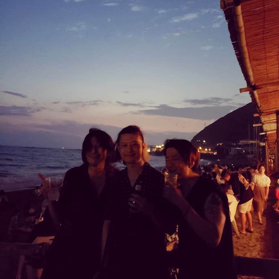 磯部寛之のインスタグラム：「Fun night out with these awesome living legends. Hiro 最高な先輩方と最高に楽しい夜。 ひろ #teru #さん #takuro #さん #ありがとうございました #改めて #25周年 #おめでとう #ございます #花火 #久しぶり #わくわく #します #な」