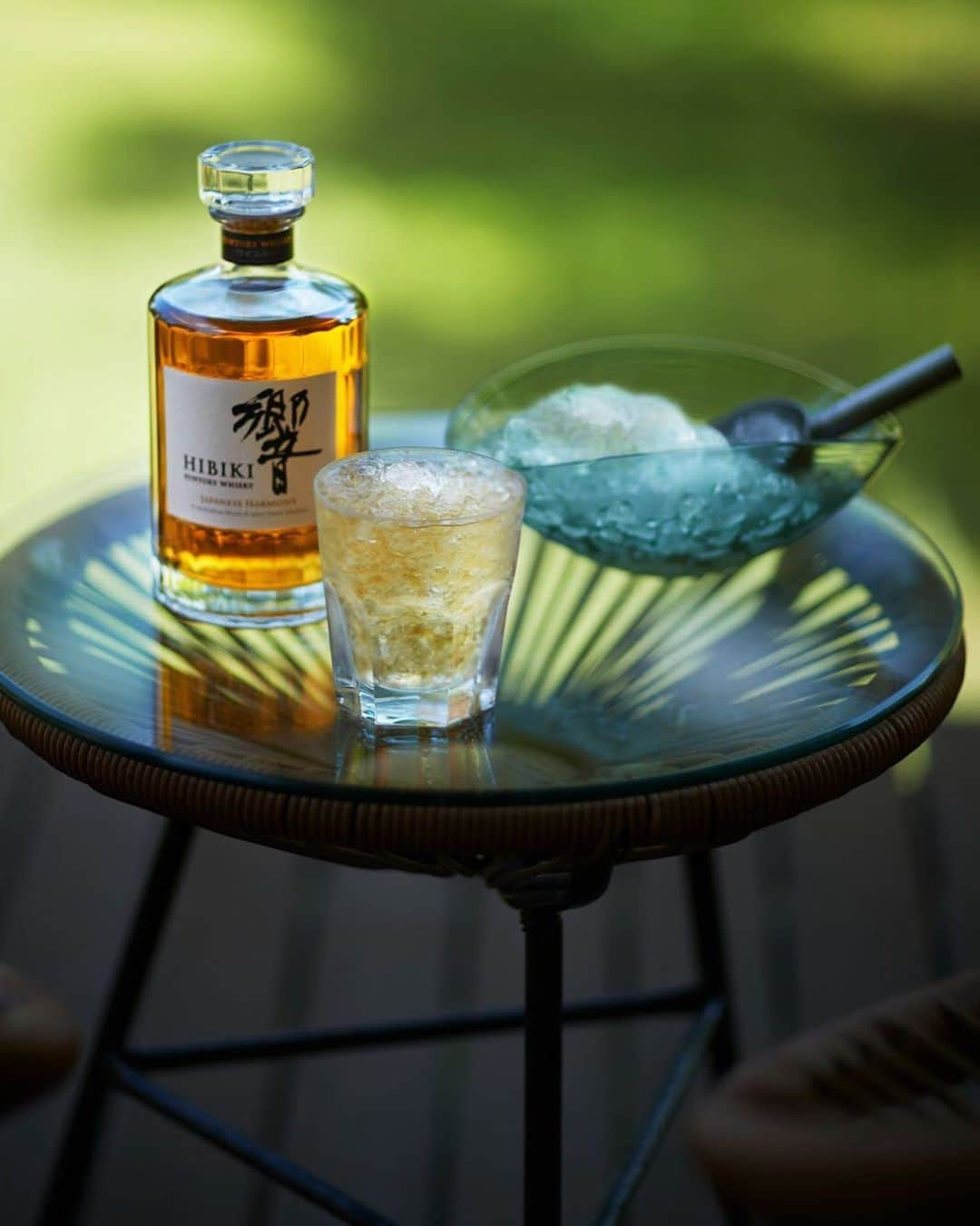 響 | SUNTORY WHISKY HIBIKIさんのインスタグラム写真 - (響 | SUNTORY WHISKY HIBIKIInstagram)「. HIBIKI TIME ひとときの涼を呼ぶミストスタイル Enjoy a glass of whisky with crushed ice to cool yourself down.  #響 #hibiki #二十四節気 #大暑 #夏 #響時間 #hibiki_time #hibikitime #suntorytime」7月26日 18時02分 - suntorywhisky_hibiki