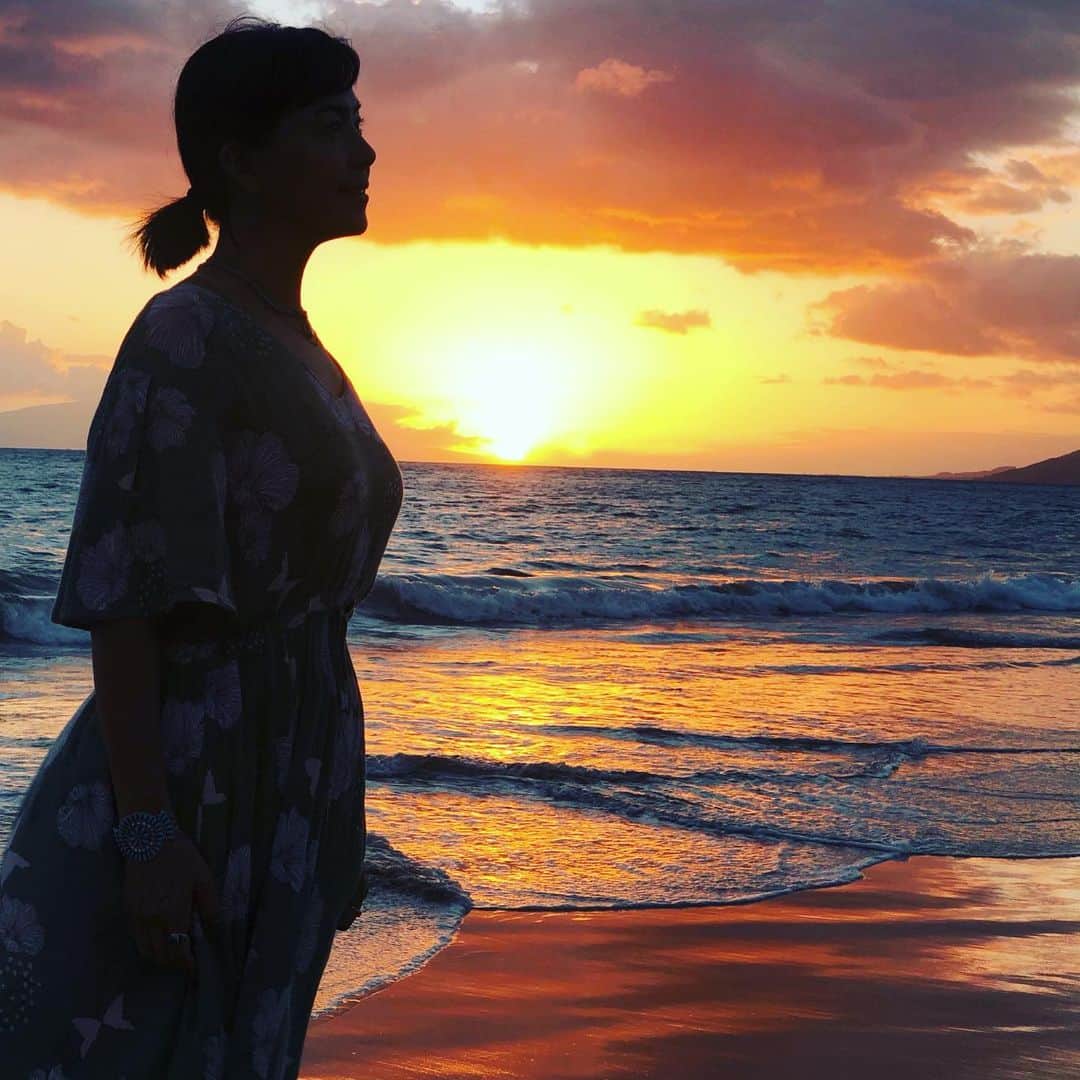 田中律子さんのインスタグラム写真 - (田中律子Instagram)「マウイ島初日の夕陽🌞 無事にマウイ島まで来れました、明日からのワクワクする毎日が楽しみ🌴🏄‍♀️ 地球🌏にありがとう❤️ #beachlife  #mylife  #maui  #hawaii  #sunset  #ありがとう」7月26日 17時56分 - ri2kotanaka