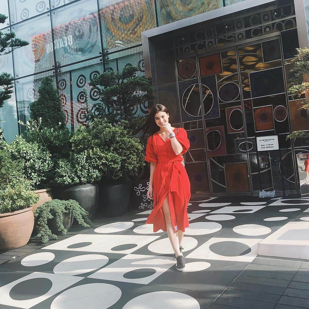 アン・カーティスさんのインスタグラム写真 - (アン・カーティスInstagram)「ANNE-yeong ❤️ @plainsandprints #Beyond25 made it to Seoul. Wearing a gorgeous @vaniaromoff Piece. Also perfect for hiding all the delish korean food I shall eat 😂」7月26日 17時59分 - annecurtissmith