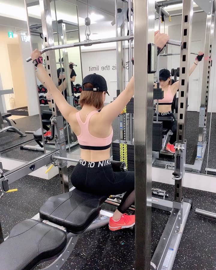 ハピネス笑舞のインスタグラム：「ラットプルダウン💪️🔥🔥 ほんとに後は脂肪落とせばらもっと綺麗に筋肉でるのに。。🤭🤭 背中で語れる女になりたいwwww  #smile#love#fashion#girl#六本木#銀座#歌舞伎#北新地#中洲#すすきの#大阪#北海道#キャバ嬢#長谷川笑舞#バルセロナ#桃李#おっぱい#巨乳#キャバ嬢と繋がりたい#カジュアル#仲良し#ジム#バースデー#札幌#劇団桃李#happiness#hカップ#ダイエット#ベストボディジャパン #bbj日本大会」