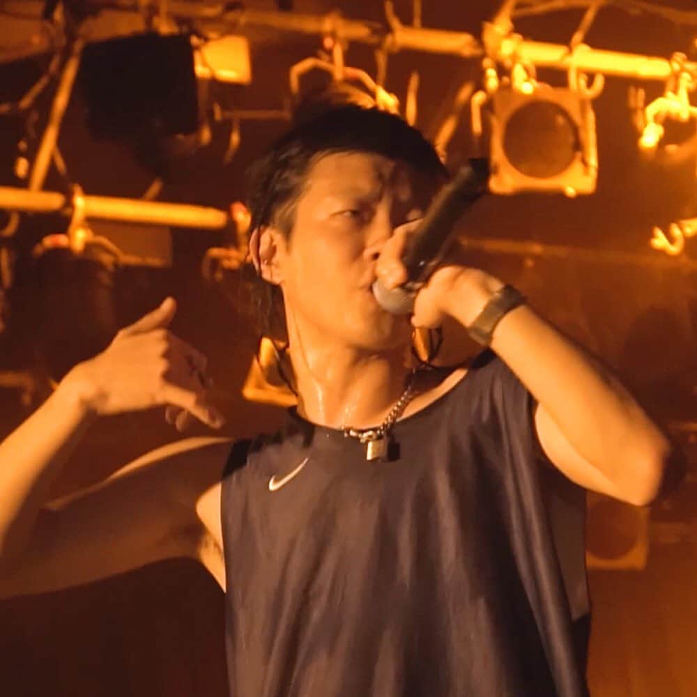 lute / ルーテのインスタグラム：「【Tohjiアジアツアーのドキュメンタリーを公開📺】 ラッパーのgummyboy(@8gummyboy8)、プロデューサーのstei(@steihere )、映像クリエイターのYaona Sui(@llllllll.llllllll.llllllll)などを擁するクルー・Mall Boyzとしても活動するアーティストのTohji(@_tohji_)が、アジア3都市での活動の様子を収めたドキュメントをlute YouTubeチャンネルで公開📹 . Vol.1では韓国での「Ultra Korea」出演に加え、恵比寿Liquid Roomでの「BOY 10th Anniversary」出演の様子とオフショットを収録。 Vol.2は8月後半に公開予定。 . 本編の視聴はプロフィールのURLをチェック☝︎@lutemedia . . #Tohji #gummyboy #YaonaSui #stei #MallBoyz」