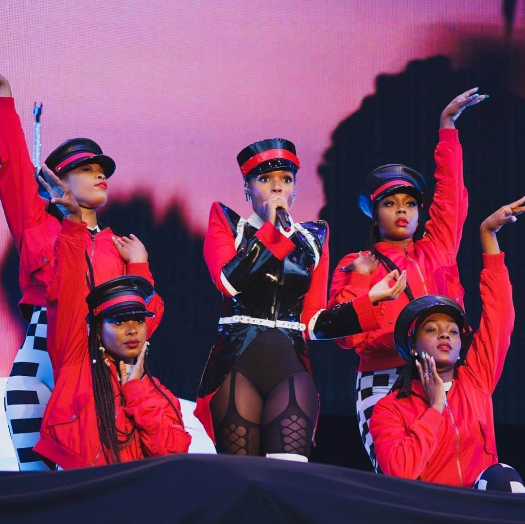 ビルボード・ジャパンさんのインスタグラム写真 - (ビルボード・ジャパンInstagram)「【#フジロック現地レポ】JANELLE MONAE @ GREEN STAGE #フジロック #fujirock #janellemonae」7月26日 18時08分 - billboard_japan