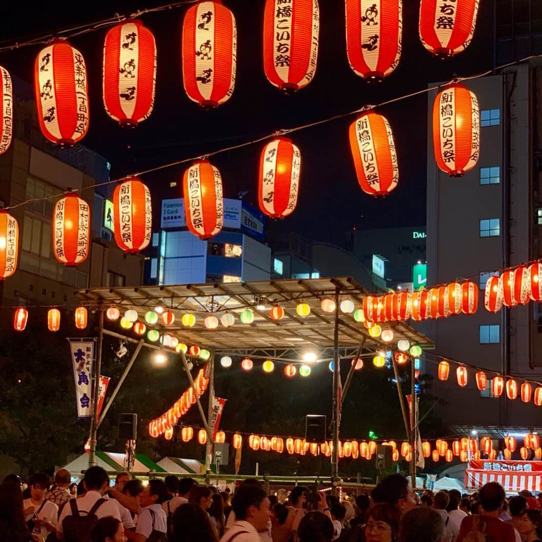 Andaz Tokyo アンダーズ 東京さんのインスタグラム写真 - (Andaz Tokyo アンダーズ 東京Instagram)「Festival season is upon us ☀️👘🍺 Shimbashi’s 24th annual Koichi Matsuri takes place tonight. A short walk from the hotel, immerse yourself in a summer tradition, right in our neighborhood 🏮 #新橋こいち祭  #新橋 #祭り#shimbashi  新橋こいち祭が開催中！🏮 SL広場やニュー新橋ビルを拠点に盆踊りやビアガーデン、縁日など楽しい企画が盛りだくさんです。 雨が降り出す前に夏らしいお祭りをお楽しみください。」7月26日 18時10分 - andaztokyo