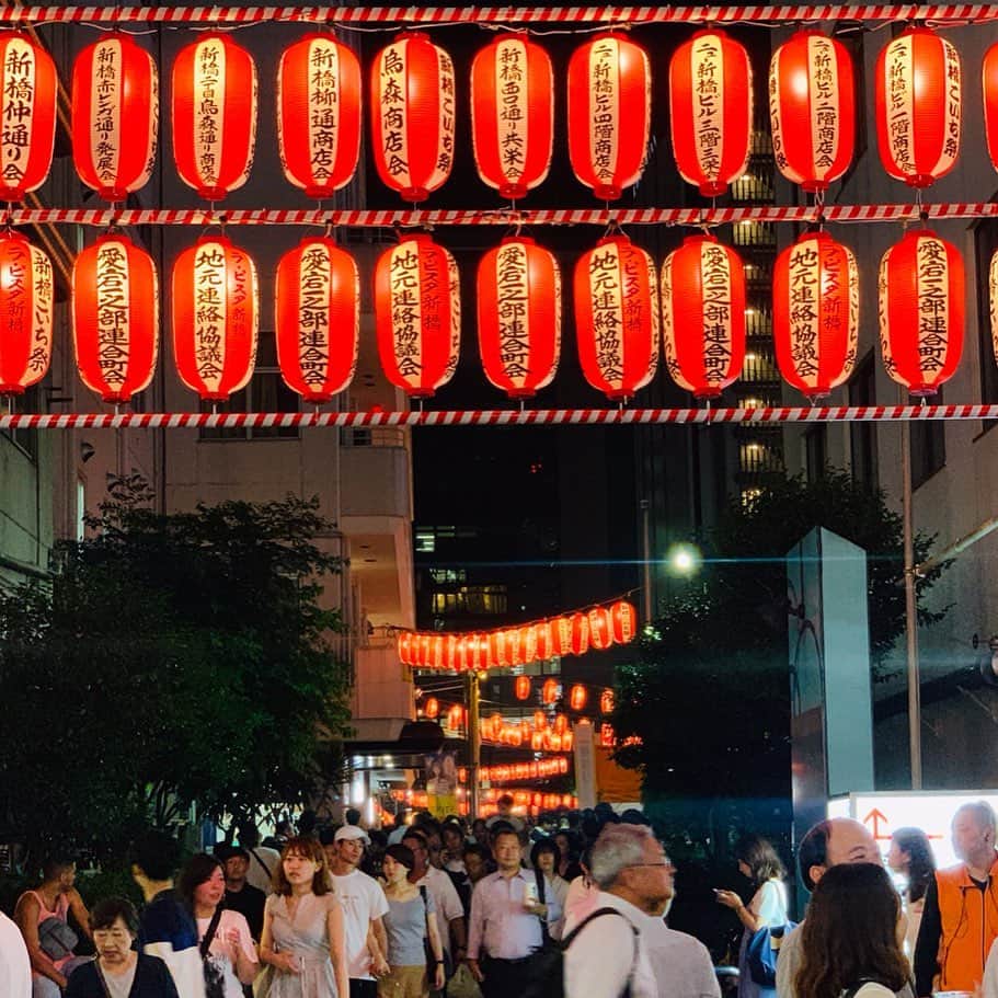 Andaz Tokyo アンダーズ 東京さんのインスタグラム写真 - (Andaz Tokyo アンダーズ 東京Instagram)「Festival season is upon us ☀️👘🍺 Shimbashi’s 24th annual Koichi Matsuri takes place tonight. A short walk from the hotel, immerse yourself in a summer tradition, right in our neighborhood 🏮 #新橋こいち祭  #新橋 #祭り#shimbashi  新橋こいち祭が開催中！🏮 SL広場やニュー新橋ビルを拠点に盆踊りやビアガーデン、縁日など楽しい企画が盛りだくさんです。 雨が降り出す前に夏らしいお祭りをお楽しみください。」7月26日 18時10分 - andaztokyo